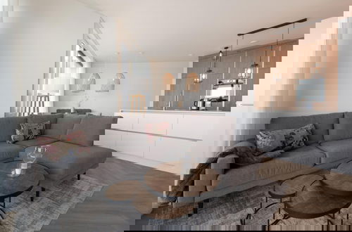 Photo 12 - Spacious Waterfront Apartment