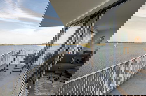 Photo 24 - Spacious Waterfront Apartment
