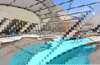 Foto 3 - Upstay - Gator Getaway w Pool Hot Tub Theme Rooms