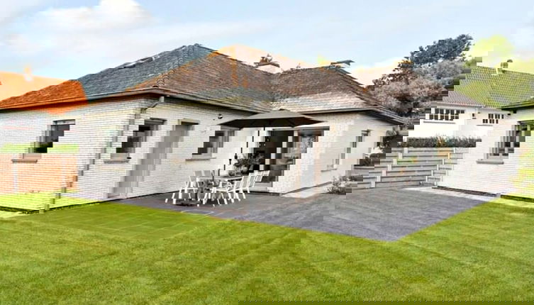 Foto 1 - Spacious Bungalow With Garden Near the Beach sea