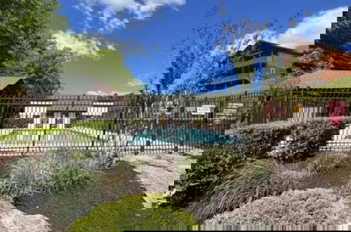 Photo 27 - 5-star w Pool Cozy Secluded Newly-renovated