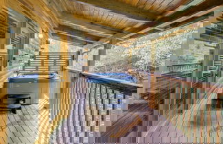 Photo 1 - 5-star w Pool Cozy Secluded Newly-renovated