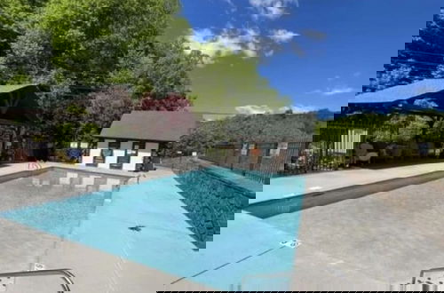 Photo 28 - 5-star w Pool Cozy Secluded Newly-renovated