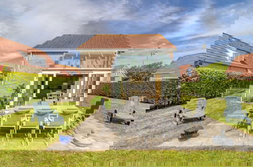 Foto 28 - Spacious Holiday Home With Garden