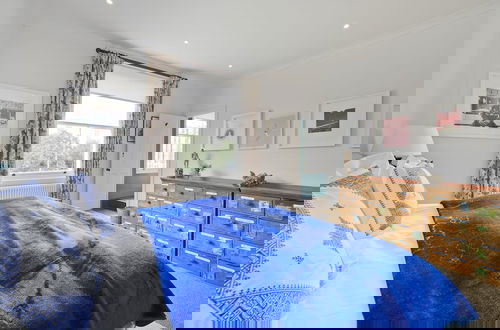 Foto 38 - Gorgeous Stylish Interior Designed 5 Bed Home in Holland Park - Superb Location