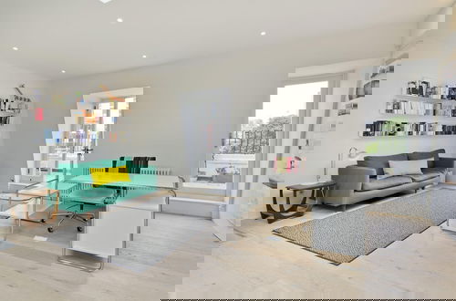 Foto 52 - Gorgeous Stylish Interior Designed 5 Bed Home in Holland Park - Superb Location