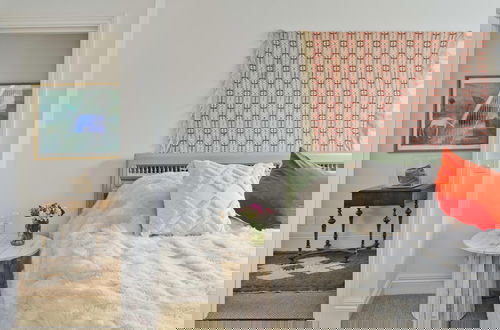 Foto 42 - Gorgeous Stylish Interior Designed 5 Bed Home in Holland Park - Superb Location