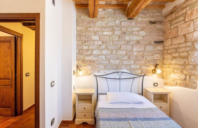 Country House in Marche With Pool & Views - Photo 9
