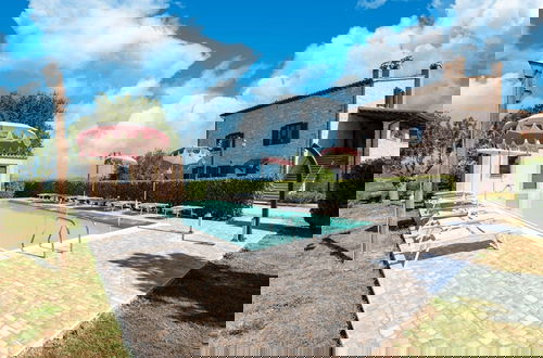 Foto 1 - Apartment in a Farmhouse With 2 Swimming Pools