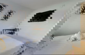 Photo 2 - Modern Apartment Near D.C. Landmarks