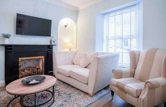 Pink Cottage - 4 Bedrooms & Hot Tub - Tenby - Foto 28