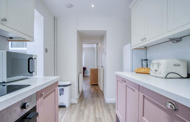 Pink Cottage - 4 Bedrooms & Hot Tub - Tenby - Foto 17