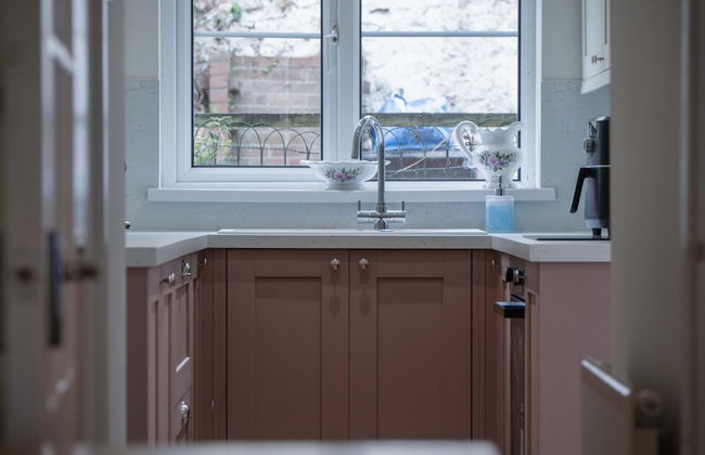 Pink Cottage - 4 Bedrooms & Hot Tub - Tenby - Foto 40