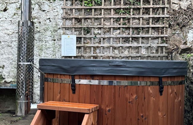 Pink Cottage - 4 Bedrooms & Hot Tub - Tenby - Foto 48