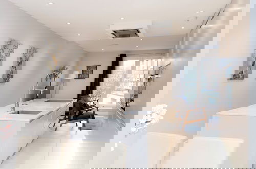 Photo 13 - Stunning Central Windsor Town House
