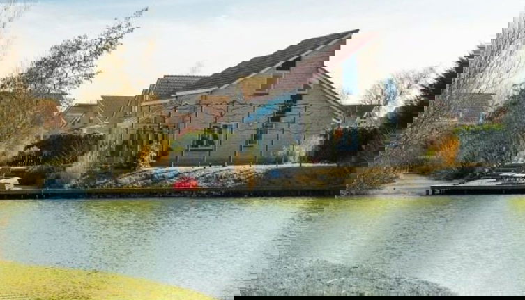 Foto 1 - Pleasant Holiday Home on the Water