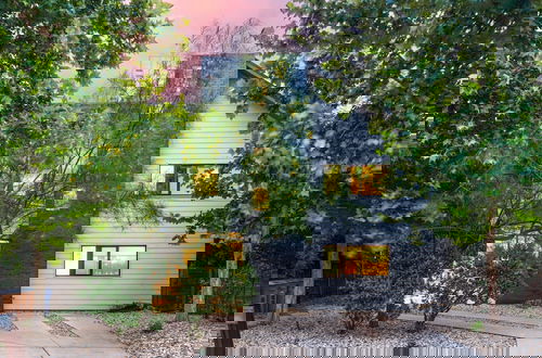 Foto 41 - Backyard Pool Oasis Rainey Street 6 min Walk