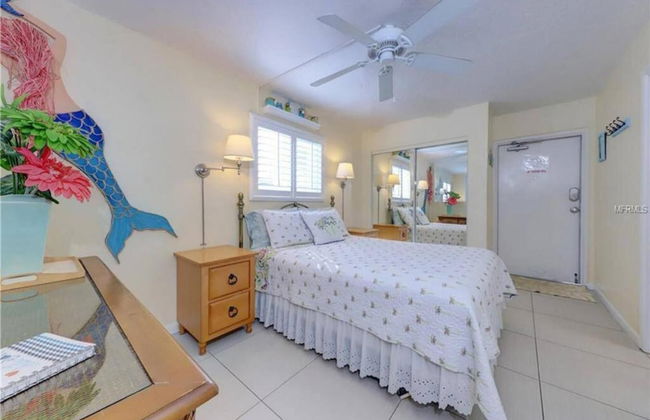 2 Bedroom Waterfront Pool Side! - Foto 9