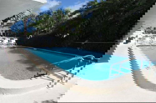 Foto 19 - 2 Bedroom Waterfront Pool Side!