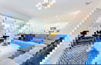 Foto 2 - Modern Pool Home w Games Hot Tub and BBQ