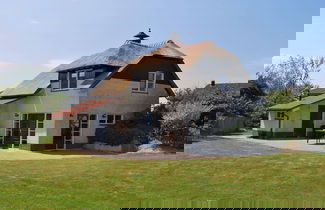 Foto 1 - Thatched Villa With Bath in a Holiday Park