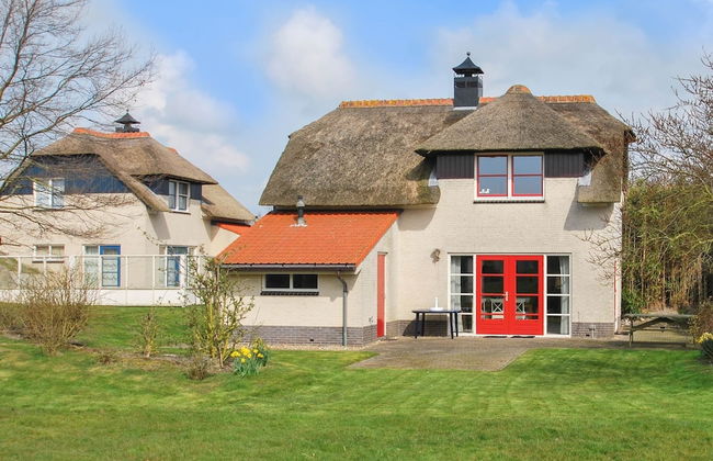 Thatched Villa With Bath in a Holiday Park - Foto 31