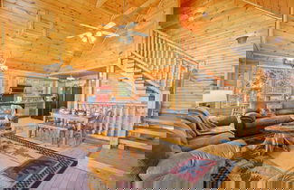 Foto 2 - Stunning Mountain Cabin w Hot tub