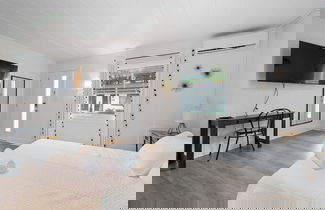 Photo 3 - Chic City Retreat 93B