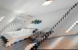 Photo 2 - Chic City Retreat 93B