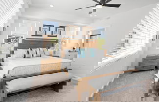 Photo 3 - Touch of Class Stunning 5 Bdr!