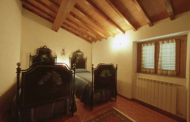 Farmhouse in Tuscany With Pool and Valley Views - Photo 4