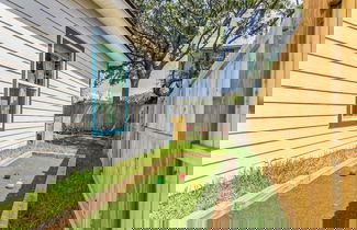 Foto 3 - Sleeps 20! 2 Homes w/ Hot Tub, Putting Green, Bocce Golden Hour & Blue Hour