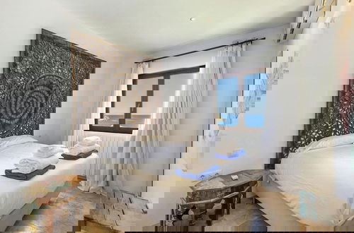 Foto 9 - Magnificent Villa With sea Views