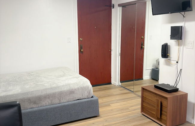 Renovated Modern & Minimalist Century City Studio Condo by RedAwning - Photo 3