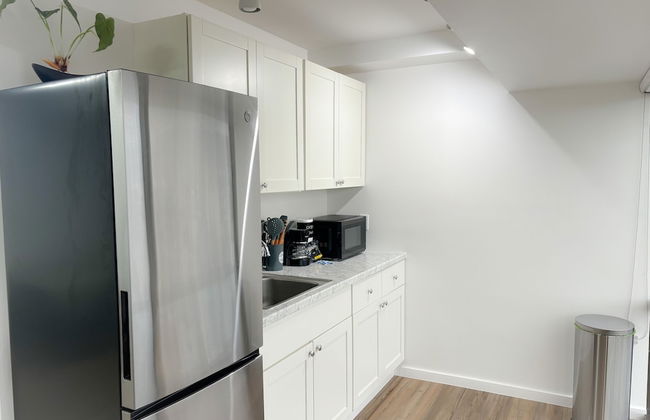 Renovated Modern & Minimalist Century City Studio Condo by RedAwning - Photo 4