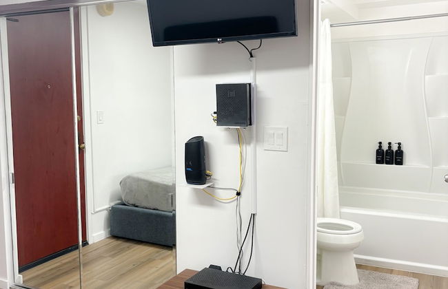 Renovated Modern & Minimalist Century City Studio Condo by RedAwning - Photo 14