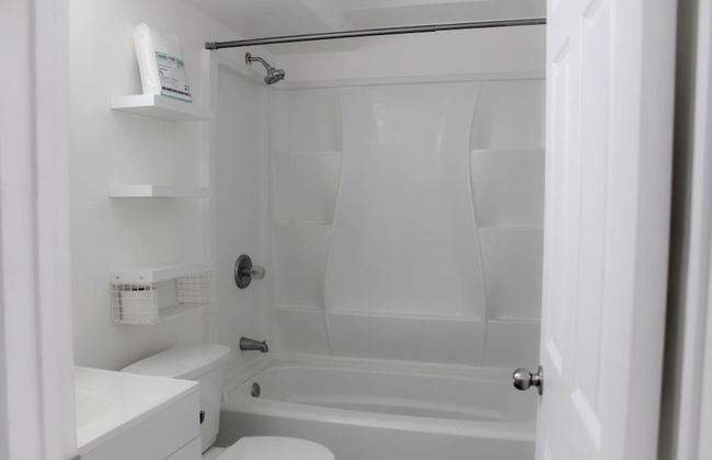 Renovated Modern & Minimalist Century City Studio Condo by RedAwning - Photo 8