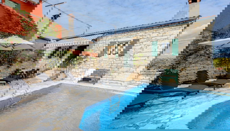 Foto 1 - Majestic Villa With Private Pool