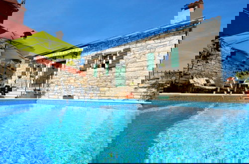 Foto 23 - Majestic Villa With Private Pool