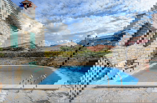 Foto 18 - Majestic Villa With Private Pool