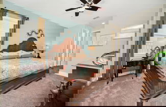 Foto 3 - 8-Bedroom Villa with Theater Near Disney 8 Home by RedAwning