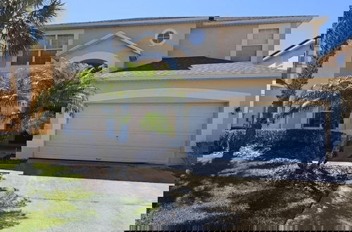 Foto 1 - Spacious 7 Br, 4.5 Br Retreat With Pool 7 Bedroom Condo by RedAwning