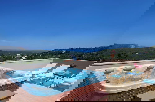 Foto 39 - Cozy Holiday Home With Pool and Whirlpool in Maheri