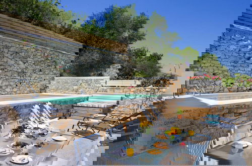 Foto 37 - Cozy Holiday Home With Pool and Whirlpool in Maheri