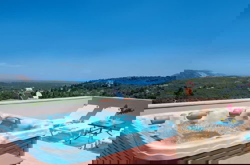 Foto 31 - Cozy Holiday Home With Pool and Whirlpool in Maheri