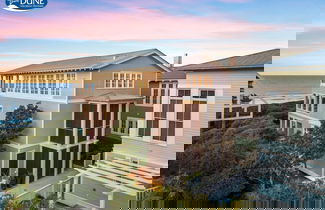 Foto 1 - Beach Front Seaside Home Outside The Box 4br/4.5bth 4 Bedroom Home by RedAwning