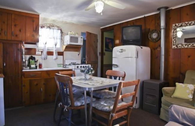 #3 - Chantilly 2 Bedroom Cabin by RedAwning - Photo 5