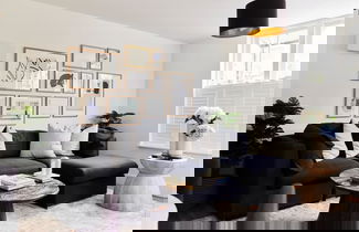 Photo 1 - The Ravenscourt Park Escape - Bright 2bdr Flat