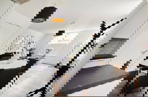 Foto 4 - The Ravenscourt Park Escape - Bright 2bdr Flat