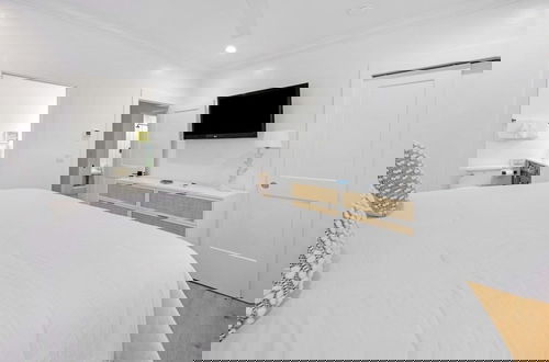 Photo 6 - Amarelo Sol 4 Bedroom Home by RedAwning